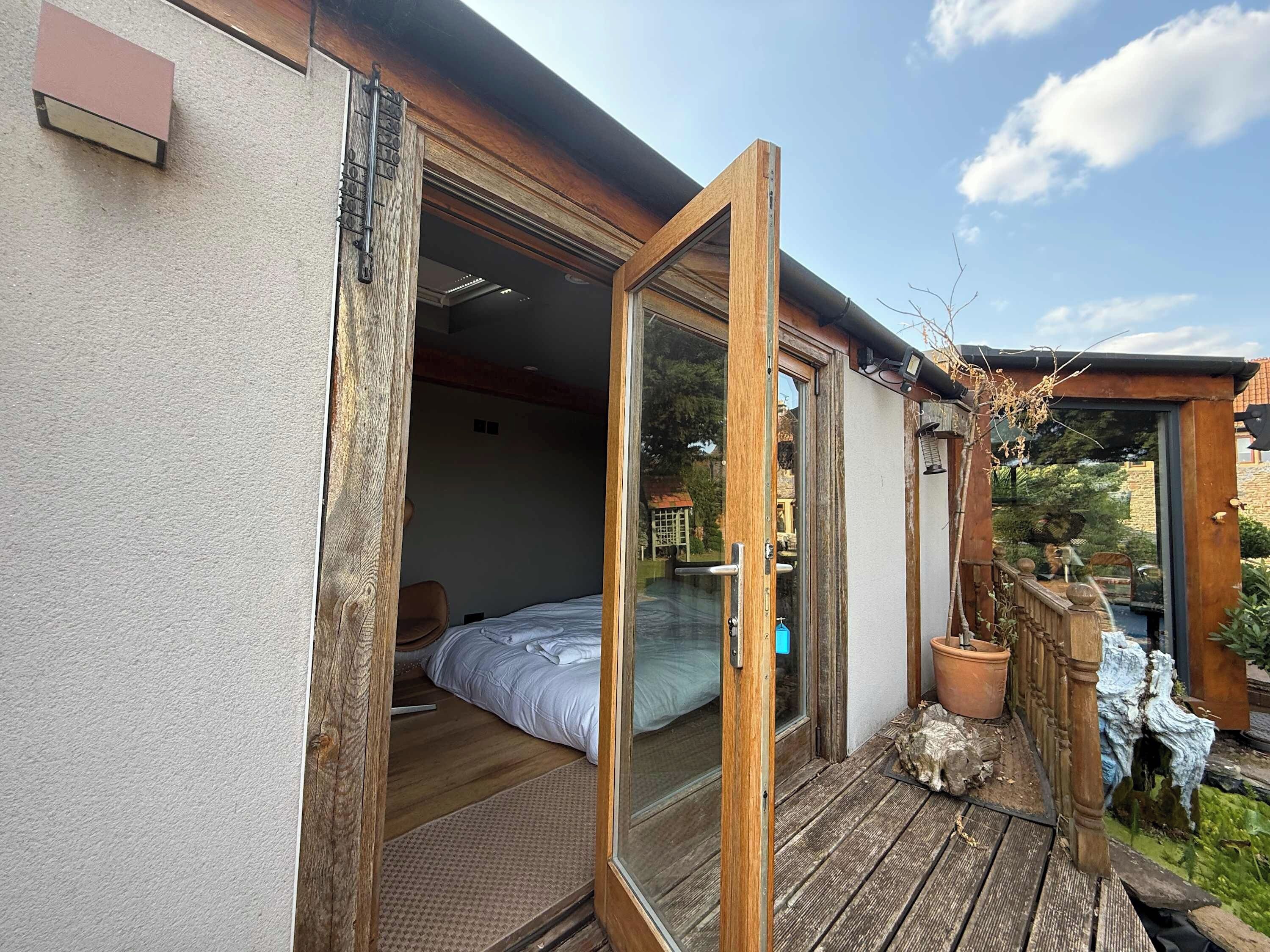 Outside office / bedroom for airbed