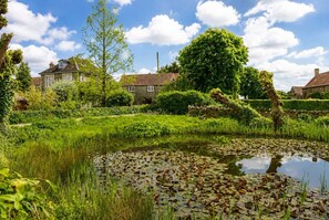 Property grounds - Luxury Countryside House with Jacuzzi & Gym (Bristol)