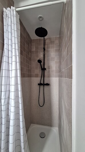 Bathroom - Vrbo Property (Ciboure)