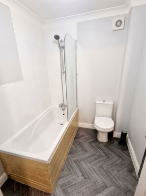 Bathroom - Lovely 3 Bedroom 6 Guest house in Rossendale (Rossendale)