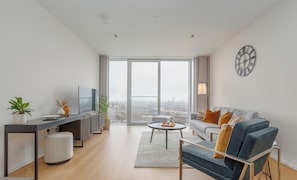 Living area - High-Rise Apartment with River Views in Canary Wharf London (London)