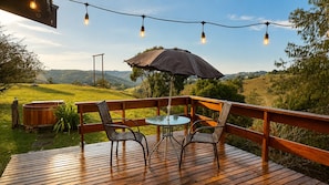 Outdoor dining - Enjoyable 2-bedroom cabin in charming Campos do Jordão (Campos do Jordão)