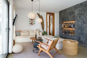Interior - Fantastic 3-bedroom house with heated pool in Tías perfect for your getaway (Tías)