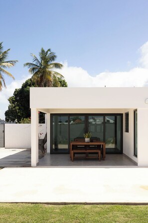 Outdoor dining - Modern Dorado Beach House with Pool (dorado)