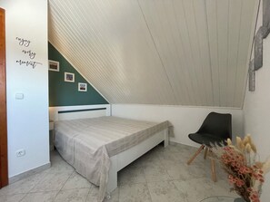A small, neatly arranged room with a bed, a chair, and a wall with a motivational quote. - "Engel" Vacation Home, 160 square meters for exclusive use on a fenced-in 1,000-square-meter lot (Fertőhomok)