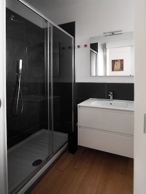 Bathroom - Vrbo Property (Caserta)