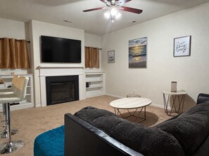 Living area - A Home Away From Home (Chesapeake)