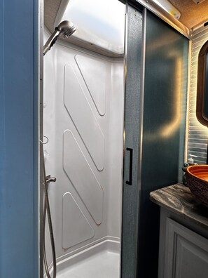 Bathroom - Escape the Ordinary!—-
Cozy RV (Corrales)