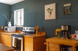 Private kitchen - LIBRARY HOUSE IN THE WOODS NEAR CHATHAM (Chatham)