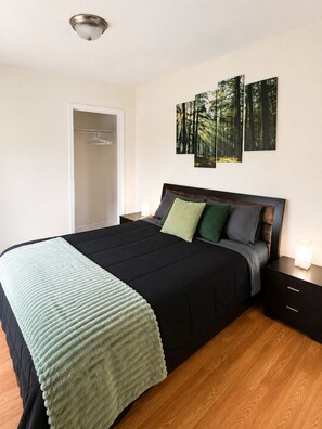 Room - Modern Private Suite | Kitchenette | Wi-Fi | Parking | Self Check-In (Greater Sudbury)
