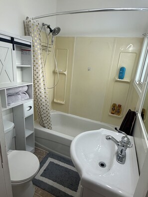 Bathroom - Modern Private Suite | Kitchenette | Wi-Fi | Parking | Self Check-In (Greater Sudbury)