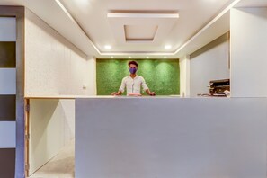 Lobby - Hotel O The Crown Inn (Nagpur)