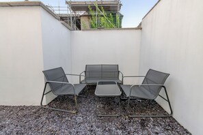 Terrace/patio - Chic & Spacious 1 Bed House close to the centre (Cardiff)