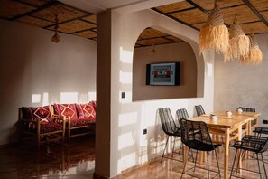 Dining - Cheers Hostel (Aourir)
