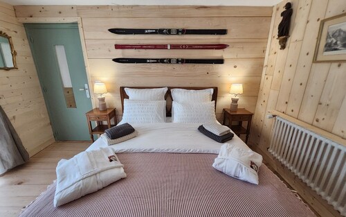 Bed and Breakfast 'Le Balad'où - La Chambre D’ici' with Mountain View, Private Terrace and Wi-Fi