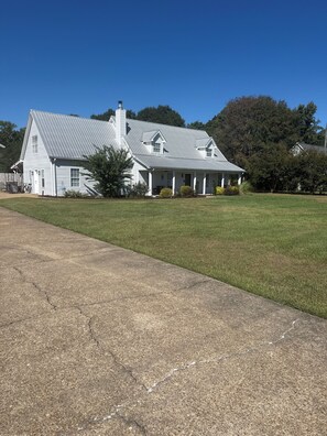 Exterior - Fabulous 4-bedroom house in charming Northport neighborhood 10 mins from UA! (Northport)