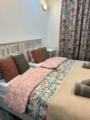Room - Front Row Malta - Waterfront Home    (Il-Kalkara)