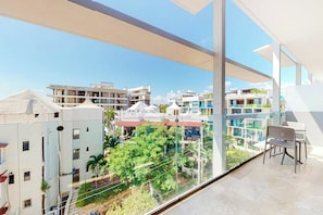 View from room - Modern Condo: Rooftop Pool, Gym, Walk to Beach (Playa del Carmen)