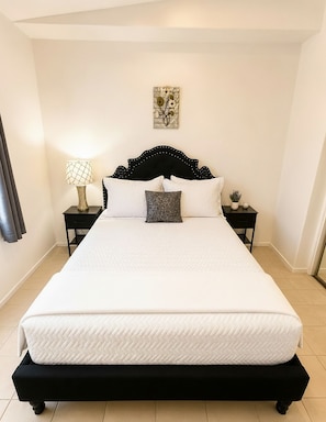 Room - Serene Desert Oasis with Pool, Spa & Outdoor Kitchen (Desert Hot Springs)