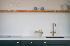 Private kitchen - Luxury Retreat in Angus with Sunset Valley Views (Angus)