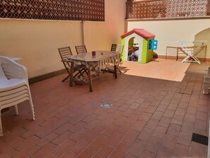 屋外ダイニングエリア