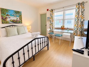 Room - #13 – Modern Studio in Miami Mimo / Free Parking / Kitchen (Miami)