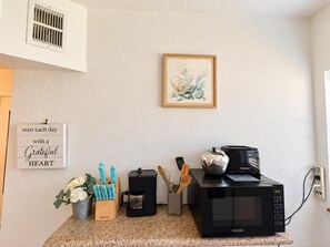 Interior - #13 – Modern Studio in Miami Mimo / Free Parking / Kitchen (Miami)