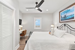 Room - Coastal Charm in Downtown Wilmington 2BR, Walk to Dining & Riverfront (Wilmington)