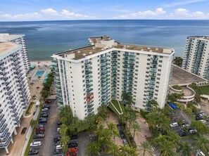 A high-rise hotel with multiple balconies, a pool area, and a view of the ocean. - Modern 2-bedroom apartment at the Tides Beach (Hollywood)