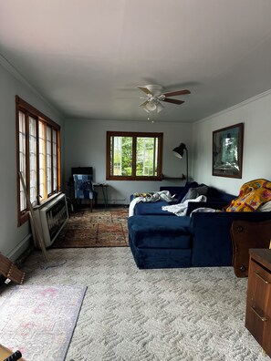 Living area - Fun 4-bedroom with 80 feet of lake front on the Greatest Sacandaga Lake (Hadley)