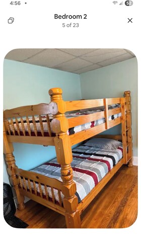 White Squirrel Cozy 2-bedroom cabin in beautiful Halifax with AC