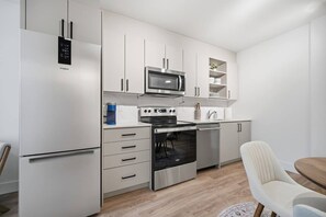Private kitchen - Upscale 1BR | Gym + Coworking Area + Balcony (Kitchener)