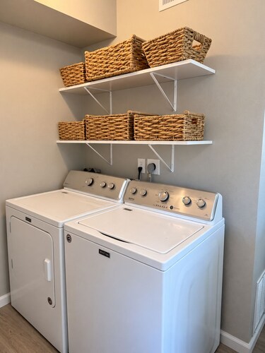 Updated Iowa City 2BR + Office; Parking, Wi-Fi & Bus Access