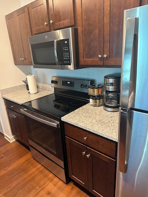 Private kitchen - Delightful 1-bedroom apartment with AC in vibrant Memphis (Memphis)