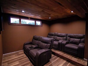 Interior - Rustic cabin with a high west-facing view over the Cedar River (Waterloo)