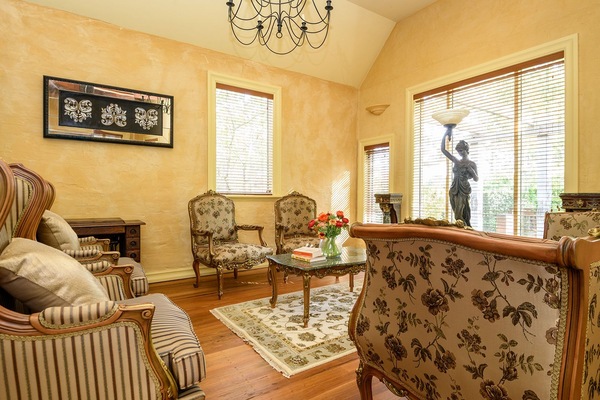 Elegant sitting room with classic furniture