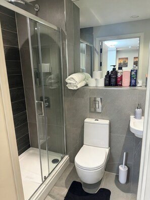Bathroom - Dap Modern 2Bedroom Apartment Deansgate Manchester- 2baths,2toilet with Car Park (Manchester)