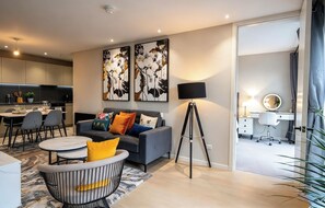 Living area - Dap Modern 2Bedroom Apartment Deansgate Manchester- 2baths,2toilet with Car Park (Manchester)