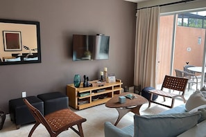 Living area - 3BR Townhome at Regal Oaks Resort Near Disney (Kissimmee)
