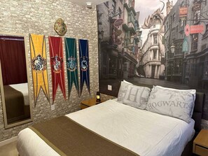 A bedroom with a large bed, a stone wall, and a Harry Potter-themed mural. - 3BR Townhome at Regal Oaks Resort Near Disney (Kissimmee)