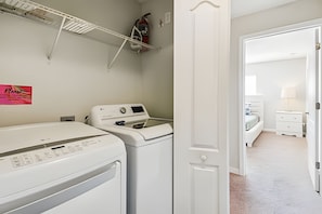 A laundry room with two washing machines and a drying rack. - 4BR Paradise Palms Home With Pool (Kissimmee)