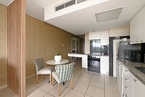 Private kitchen - Secure One Bed Apartment Modern and Spacious (Cape Town)