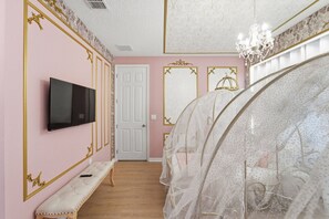 A hallway with a television, a bench, a door, and a mirror. - Themed House With 7 Bedrooms Solara Resort (Kissimmee)