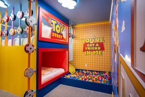 A children's play area with a bunk bed, a ball pit, and a wall with a 'TOY STORY' sign. - 7bed Villa With Private Pool Solara Resort (Kissimmee)