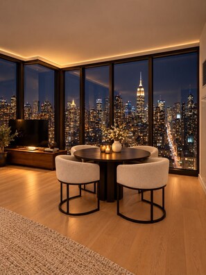 Dining - Stunning NYC Skyline Views in Heart of City (New York)
