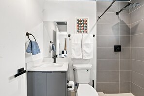 Bathroom - Tropical and Spacious Miami! King Bed! (Miami)