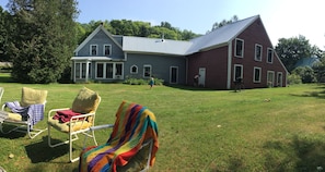 Property grounds - Charming 4-bedroom Lakefront house near Mt. Abram and Sunday River (Woodstock)
