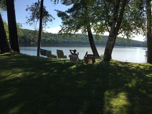 Property grounds - Charming 4-bedroom Lakefront house near Mt. Abram and Sunday River (Woodstock)