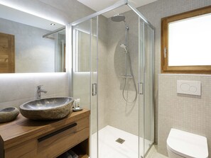 Bathroom - Luxurious 5-Star Chalet in Morzine - Sleeps 12, Jacuzzi, Sauna, Near Ski Lift (Morzine)
