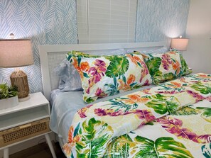 Room - "Coastal Retreat" Spacious & Newly Renovated w/Tropical Heated Pool-Near Beach (Stuart)